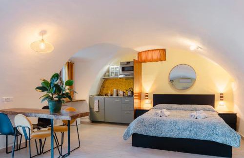 Assenza Apartamento | Casa Anastasia with private patio by GardaDoma