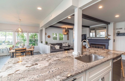 Mayville Casa | Casa Andante - Lakefront Escape