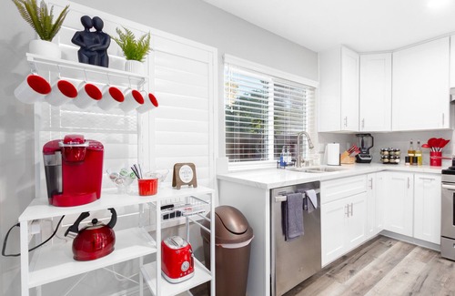 Mira Mesa Casa | Casa Andasol, 3BD Home with Mini Golf, Fire Pit, Arcade Games, By Zoo, Sea World