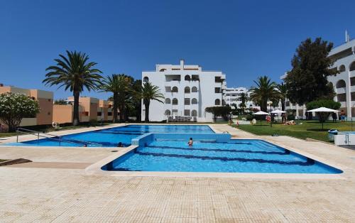 Alporchinhos Apartamento | Casa Angela, 180m from the beach