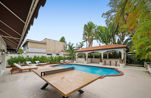 Northeast Coconut Grove Villa | Casa Azul 5BR 3BA | Private Pool, Grill, Entertainment & More | Brickell Rhodes