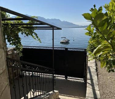 Bijela Casa | Casa Azzurra Bijela Montenegro