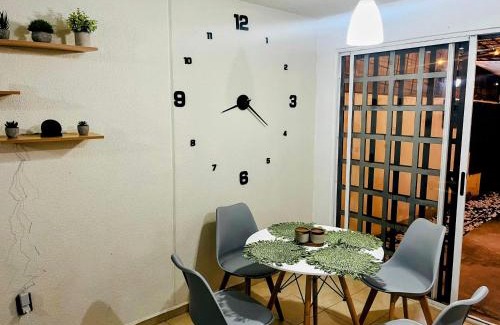 León Casa | Casa B Héroes León