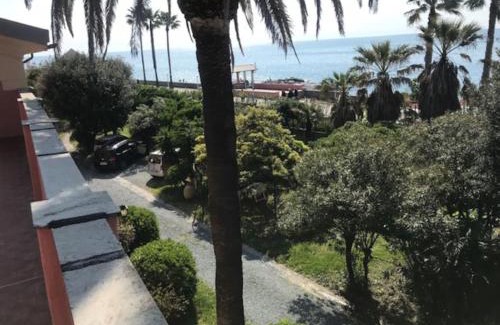 Albisola Superiore Apartamento | Casa Balbi al Mare, giardino e posto auto privato