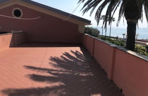 Albisola Superiore Apartamento | Casa Balbi al Mare, giardino e posto auto privato