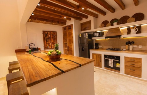 Pie del Cerro Casa | Casa Bali Castillo View Private Pool & R