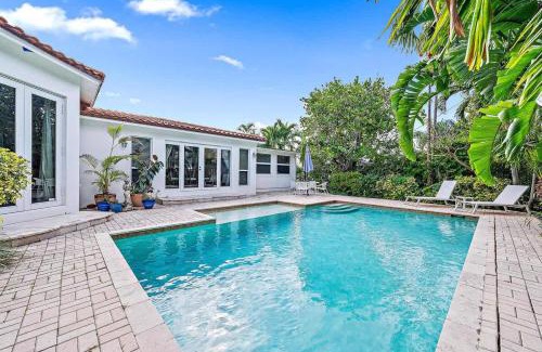 Southside Casa | Casa Balsinde - Delight in a Private Pool in the Southern End of West Palm