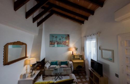 Urbanización Pinos Verdes Casa | Casa Bela, casa reformada en Marbella muy cerca de la playa