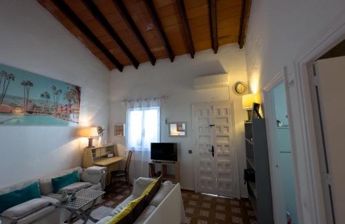 Urbanización Pinos Verdes Casa | Casa Bela, casa reformada en Marbella muy cerca de la playa