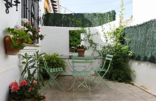 Urbanización Pinos Verdes Casa | Casa Bela, casa reformada en Marbella muy cerca de la playa