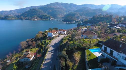 Rio Caldo Casa | Casa Bela Vista by Gerês Casas