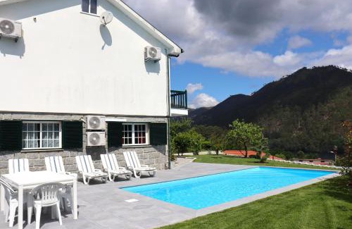 Rio Caldo Casa | Casa Bela Vista by Gerês Casas