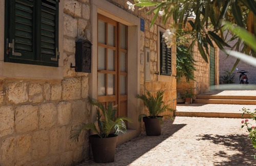 Vrboska Cabaña | Casa Belinda | Quaint Village Stone Cottage on Hvar Island