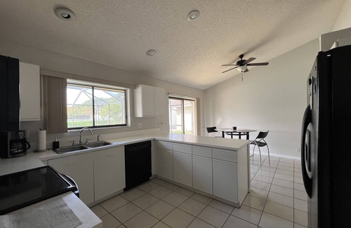 Boynton Beach Casa | CASA BELLA - HEATED POOL- HOT TUB- POOL TABLE -BBQ-PEACEFUL OASIS- 4 BEDS-