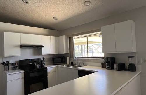 Boynton Beach Casa | CASA BELLA - HEATED POOL- HOT TUB- POOL TABLE -BBQ-PEACEFUL OASIS- 4 BEDS-