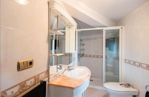 Lalín Casa | Casa Bella Lalin- 4 Double bedroom Galician Country Home!