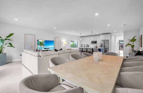 West Little Havana Casa | Casa Bella - New & Stylish Family-Friendly Home
