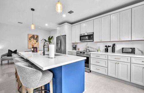West Little Havana Casa | Casa Bella - New & Stylish Family-Friendly Home