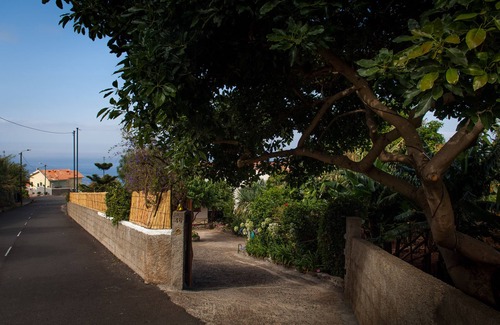 Arco da Calheta Cabaña | CASA BELO GARDEN near the beach / countryside, paragliding walking tours