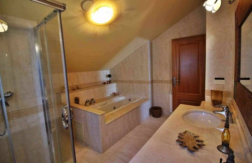 Bergondo Casa | Ref. 11919 Chalet con finca cerca de A Coruña