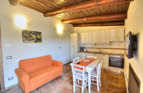 Marina di Casal Velino Casa | Casa Biancolilla C: A welcoming apartment situated at a short distance from the beach, with Free WI-FI.