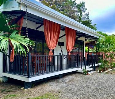 Puerto Viejo de Talamanca Casa | Casa Black Playa Negra de Puerto viejo