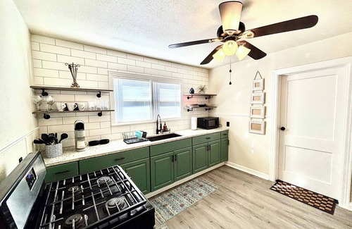 Midland Casa | Casa Blanca Home 4 Professionals