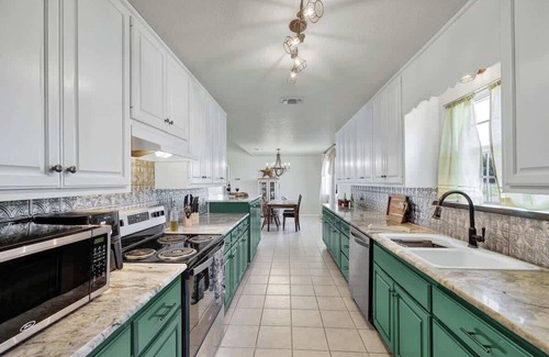 Fredericksburg Casa | Casa Blanca: Hot-tub, Fire Pit, Hill Country Views