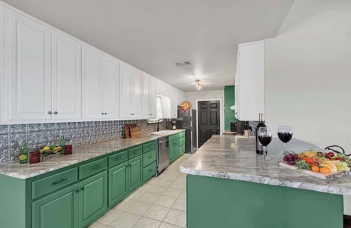 Fredericksburg Casa | Casa Blanca: Hot-tub, Fire Pit, Hill Country Views