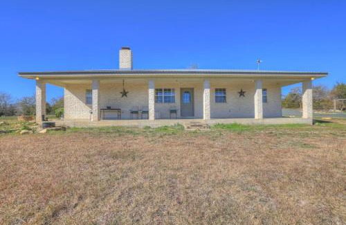 Fredericksburg Casa | Casa Blanca: Hot-tub, Fire Pit, Hill Country Views