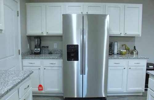Emporia Casa | Casa Blanca - mins to Downtown Emporia