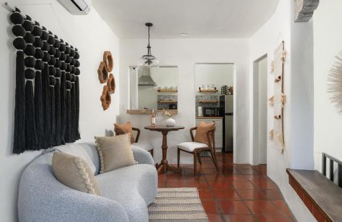 Montecito Apartamento | Casa Blanca Suite B2 - New, Private, Cozy!