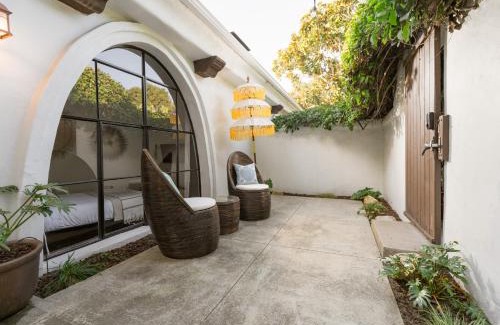 Montecito Apartamento | Casa Blanca Suite B2 - New, Private, Cozy!