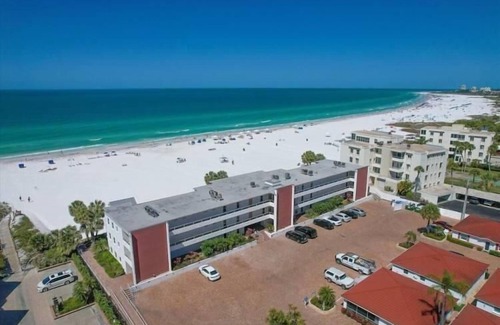 Siesta Key Villa | Casa Blanca - VA15 - Wake Up in Paradise