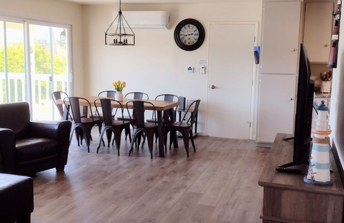 Clearlake Park Casa | Casa Blanca waterfront house with private pier , sleeps 8. 4 bedrooms, 3 Bath
