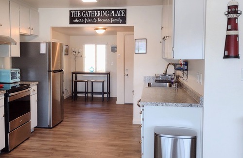 Clearlake Park Casa | Casa Blanca waterfront house with private pier , sleeps 8. 4 bedrooms, 3 Bath