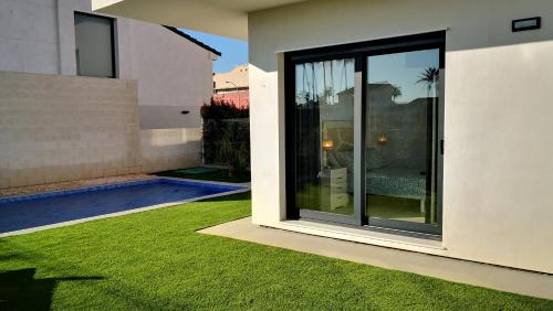 Santiago de la Ribera Villa | Casa Blanco - Luxury Detached Villa