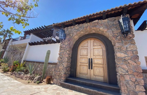 Nopolo Casa | Casa Blanco Vista - nueva casa de lujo, a pasos de la arena y el mar de Cortés