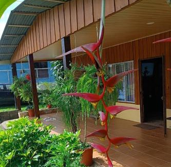 Peñas Blancas Casa | Casa Bliss Arenal: Casa Rústica en La Fortuna
