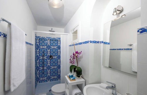 Positano City Centre Casa | CASA BLÙ DAMA está situado en el corazón de Positano tiene una hermosa vista