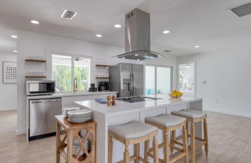 Bonita Springs Casa | Casa Bonita by AvantStay Large Backyard Patio Pool Hot Tub