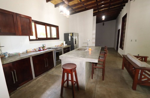 Aserradores Casa | "¡Casa Boom!" Hermosa casa de 2 dormitorios y 2 baños con piscina en la playa junto al auge.