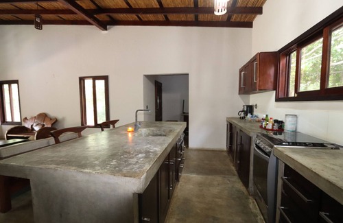 Aserradores Casa | "¡Casa Boom!" Hermosa casa de 2 dormitorios y 2 baños con piscina en la playa junto al auge.
