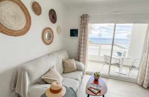 Punta Mujeres Apartamento | Casa Burgao 2 on the front line with seaview terrace