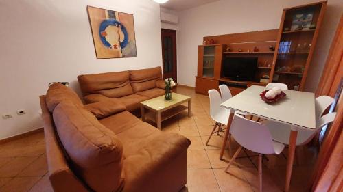Punta Umbria Casa | Casa céntrica, 3 dormitorios, gran terraza, cerca de la playa