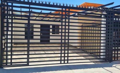 Municipio de Juárez Casa | Casa cómoda y completa con 2 camas king size y 1 cama twin
