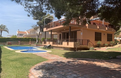 Calabardina Villa | Casa calabardina Casa de playa de lujo con piscina privada, terraza y Wi-Fi