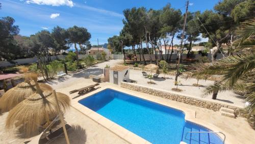 Urbanitzacio la Fustera Apartamento | Casa Caledonia - Appartement dans villa avec jardin arboré et piscine à 500 M de la mer