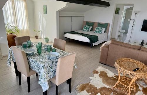 Caloura Apartamento | Casa Caloura Seaside Deluxe Accommodation & Spa