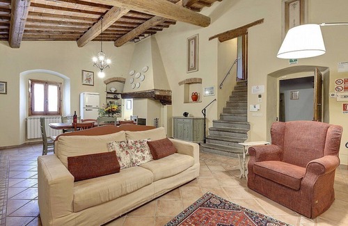 Pontassieve Casa | Casa Camomilla E: una característica y acogedora casa independiente de dos pisos rodeada de prados y verdes colinas.